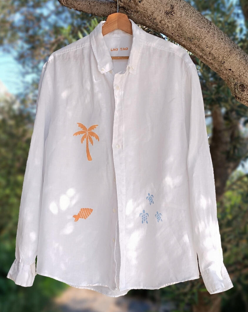 Linen shirts in Korčula boutique, locally printed Pomalo collection